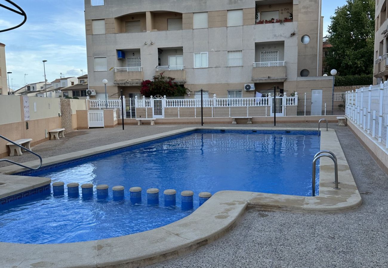 Apartamento en Torrevieja - Well Located 2 Bed Apartment