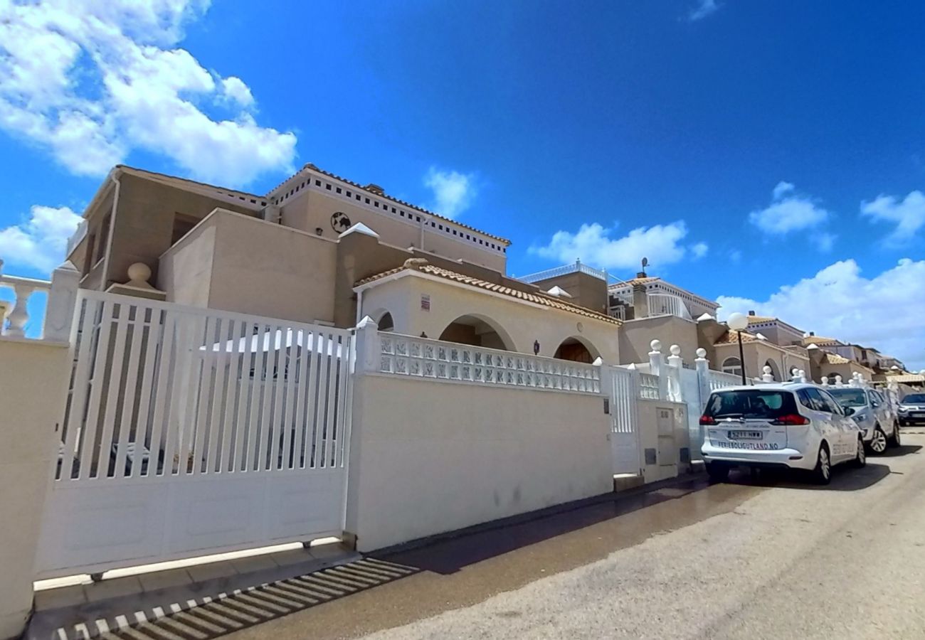 Casa en Torrevieja - 3 Bed Quad House Altos De La Bahia