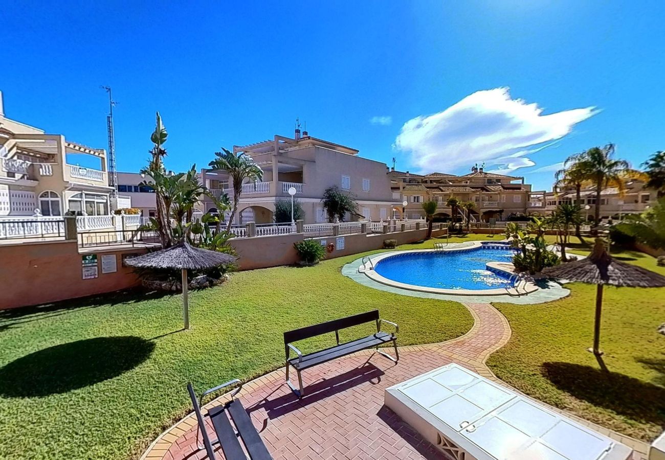 Bungalow en Orihuela Costa - Beautiful Zeniamar Corner with Communal Pool