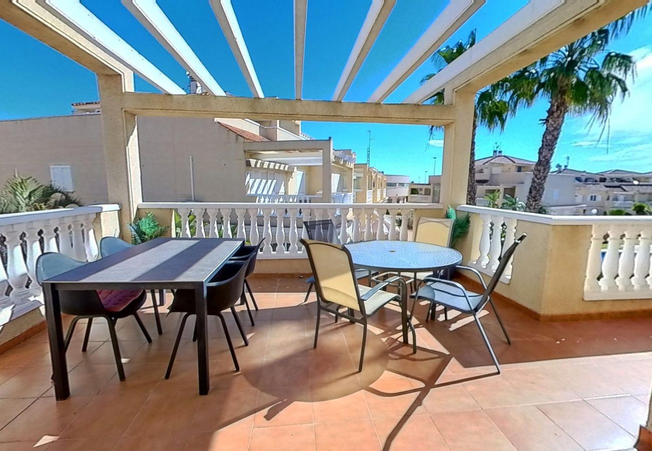 Bungalow en Orihuela Costa - Beautiful Zeniamar Corner with Communal Pool