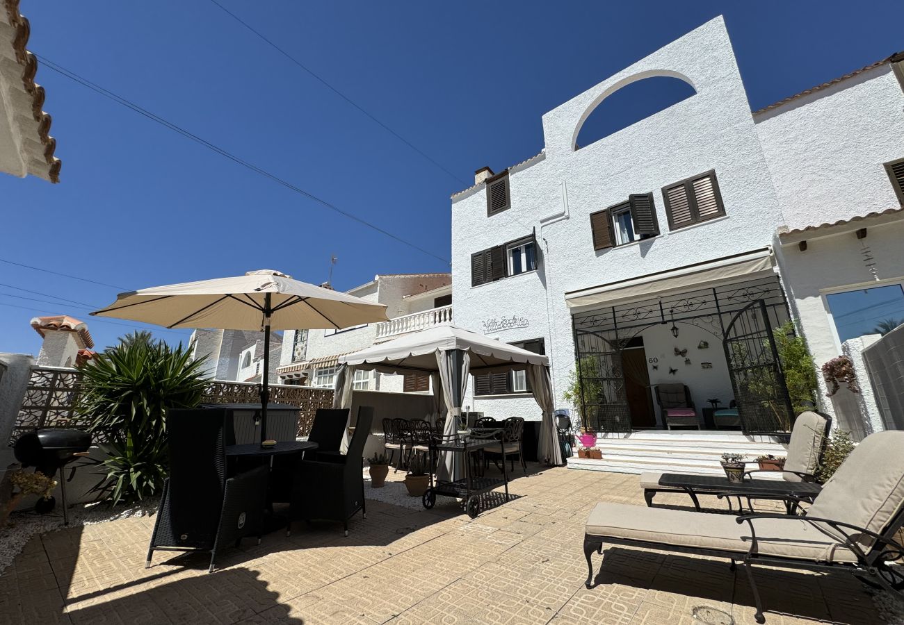 Rekkehus i Torrevieja - Spacious Townhouse Calas Blancas Beachside