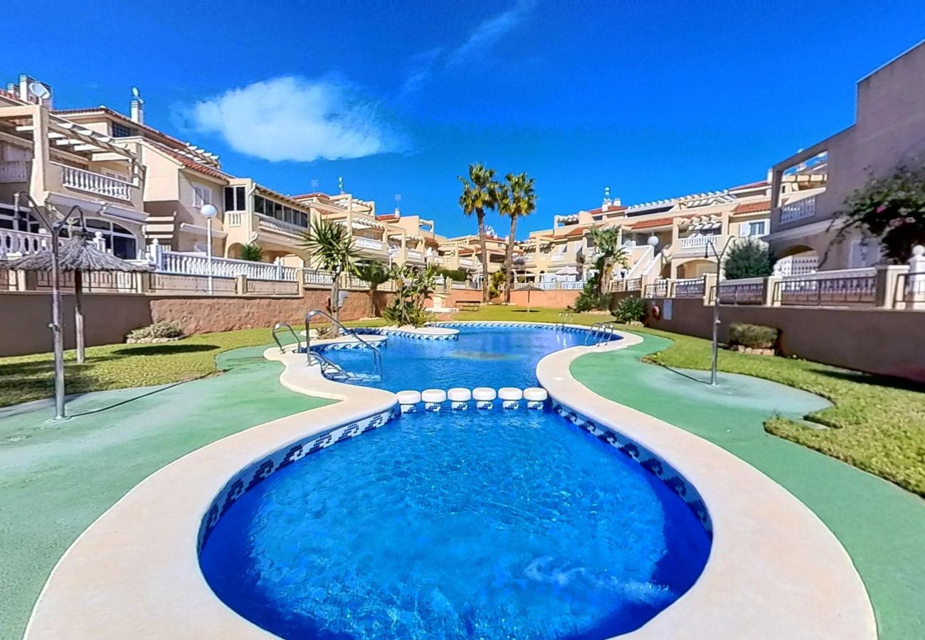 Bungalow in Orihuela Costa - Beautiful Zeniamar Corner with Communal Pool